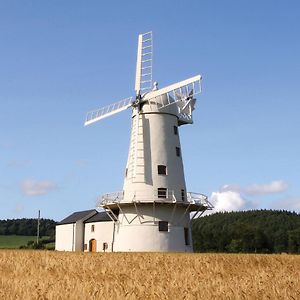 Villa Llancayo Windmill Monkswood Exterior photo