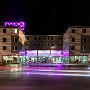 Hotel Moxy Milan Malpensa Airport Case Nuove  Exterior photo