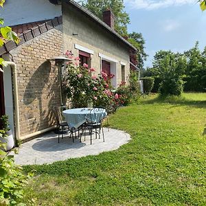 Ferienwohnung Studio Epicea Avec Jardin Dans Charmante Propriete Méry-sur-Oise Exterior photo