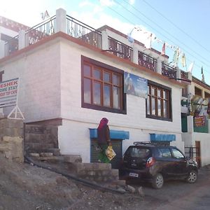 Deshek Homestay Kibber, Spiti Dankhar Gompa Exterior photo