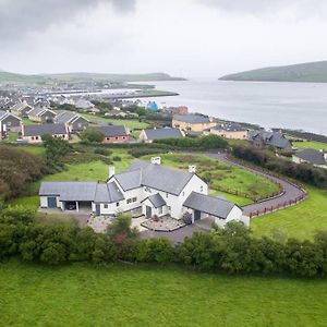 Villa Country Setting In The Middle Of Dingle Town. Exterior photo