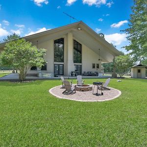 Villa Massive Texas Ranch House By Lake And Forest Coldspring Exterior photo