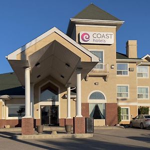 Coast Hinton Hotel Exterior photo