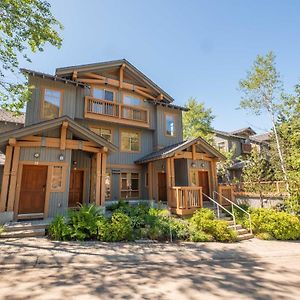 Villa Taluswood Bluffs By Outpost Whistler Exterior photo