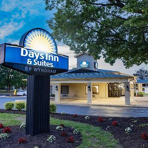 Days Inn & Suites By Wyndham Colonial Williamsburg Exterior photo