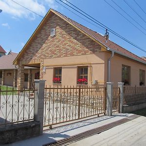 Hotel Tavi Feszek Vendeghaz Bánk Exterior photo