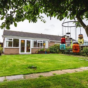 Villa Finians Rainbow Longhoughton Exterior photo