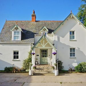 Villa Hazelhurst Farm Sway Exterior photo