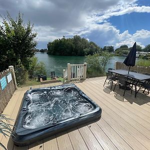 Villa Lakeside Retreat 2 With Hot Tub, Private Fishing Peg Situated At Tattershall Lakes Country Park Exterior photo