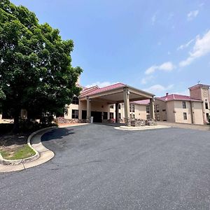 Hotel Wingate By Wyndham Waynesboro Exterior photo