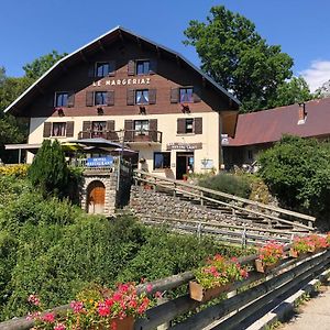 Bar Hotel Restaurant le Margeriaz Les Déserts Exterior photo