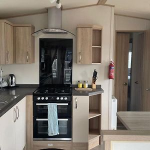 3 Bedroom Caravan In Tattershall Lakes Holiday Park Exterior photo