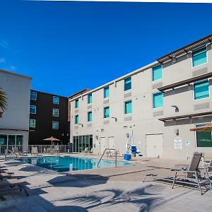 Holiday Inn Express&Suites Miami Airport East Exterior photo