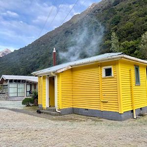 Ferienwohnung Basic, Super 'Cosy' Cabin In The Middle Of National Park And Mountains Otira Exterior photo