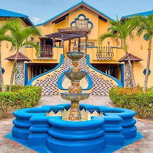 Villa Caribe Tesoro Castillo West Bay Exterior photo