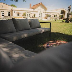 Hotel Logis De L'Heroniere Salles-sur-Mer Exterior photo