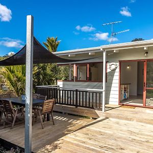 Onetangi Beach Retreat - Waiheke Holiday Home Exterior photo