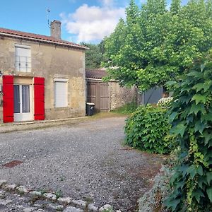 Ferienwohnung Gite Chez Lea Saint-Seurin-de-Cadourne Exterior photo