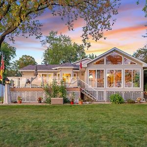 Villa Lakefront Family Retreat Forest Lake Exterior photo