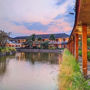 Villa Rancabango Hotel & Resort Tarogong Exterior photo
