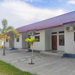 Home Syariah Guest House Ampana Exterior photo