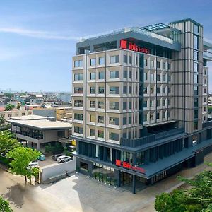 Hotel Ibis Palembang Sanggar Exterior photo