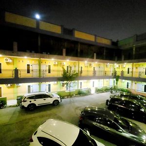 Hotel Wisma Gahalta By Fans Karawang Exterior photo