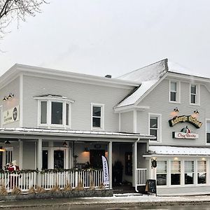 Hotel Auberge Des Cantons Magog Exterior photo