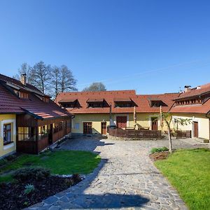 Hotel Mlyn Kamenice Klucenice Exterior photo