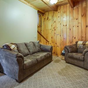 Villa Rustic Retreat Walk To Great Sacandaga Lake! Broadalbin Exterior photo