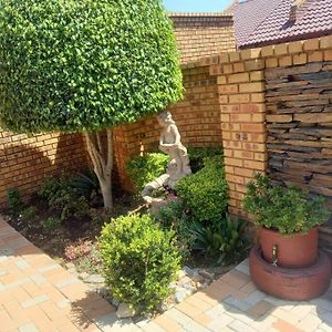 Ferienwohnung Sally'S Tranquil Airbnb Centurion Exterior photo