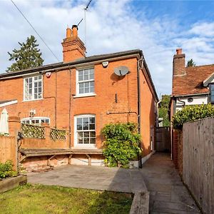 Cookham Quintessential Two Bedroom Cottage Exterior photo