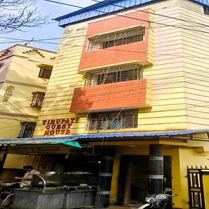 Staymaker Tirupati Guest House Kalkutta Exterior photo