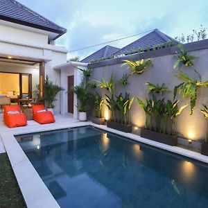 Villa Kami. Seminyak Exterior photo