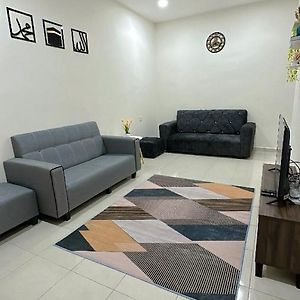 Azalia Homestaymuslim Teluk Intan Exterior photo