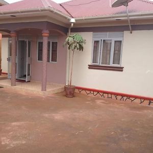 Kalifonia Guest House Kampala Exterior photo