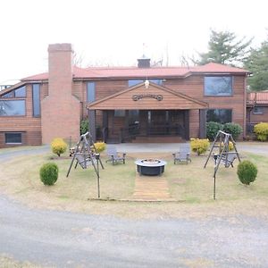 Bent Mountain Lodge Bed And Breakfast, Inc. Roanoke Exterior photo