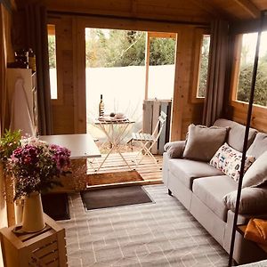 Hotel Cosy Shepherds Hut Between Maple And Hawthorn Mountshannon Exterior photo