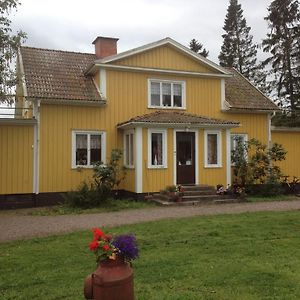 Bed and Breakfast Marielund Gård Skara Exterior photo