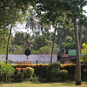 Hotel Transit Cabin Seeduwa Exterior photo