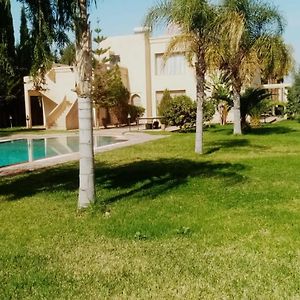 Splendide Villa De Luxe Privatisee Avec Cuisiniere - Piscine Chauffee - Jacuzzi & Hammam Marrakesch Exterior photo