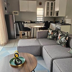 Lanina Self Catering Apartments Johannesburg Exterior photo
