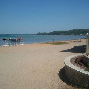 Beautiful First Floor Suite With Patio To The Bay Traverse Stadt Exterior photo