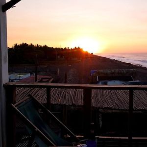 Hotel Black Sand Beachhouse Monterrico Exterior photo