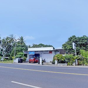 Hotel Oyo Life 92937 Kost Putri Sarkara Syariah Banyuwangi  Exterior photo