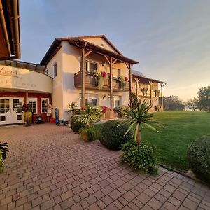 Hotel-Restaurant Teuschler-Mogg Bad Waltersdorf Exterior photo