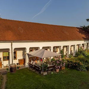 Hotel Weingut Bohrn Himmelbett Herrnbaumgarten Exterior photo