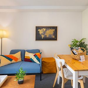 Cosy Remodeled Apartment In The City Center Fundão Exterior photo