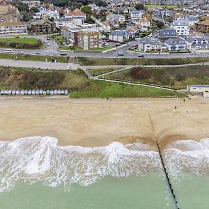 Villa Beach Front Getaway - Luxury Apt With Large Garden Bournemouth Exterior photo