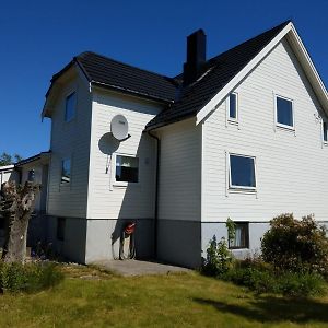 Villa Haus Auf Der Insel Skuloya Ålesund Exterior photo